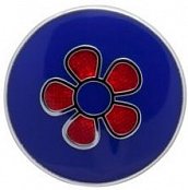 Elegantní modrý odznak do klopy saka s červenou květinou