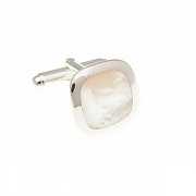 Luxusní stříbrné manžetové knoflíčky s bílou perletí v jemně zaobleném čtverci