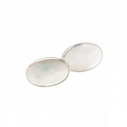 Řetízkové stříbrné manžetové knoflíčky s bílou oválnou přírodní perletí