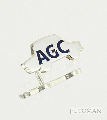 Stříbrná ozdoba do klopy autíčko s logem AGC vyrobená na míru