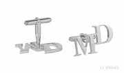 Stříbrné manžetové knoflíčky s monogramem MD vyrobené na zakázku