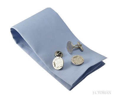 Luxusní set manžetové knoflíčky a ozdoba do klopy s osobním erbem vyrobený na zakázku