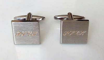 Manžetové knoflíčky s monogramem s ruční rytinou