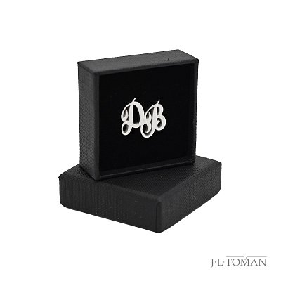 Stříbrná ozdoba do klopy s monogramem DB č. 12