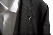 Stříbrná ozdoba do klopy s monogramem ZC