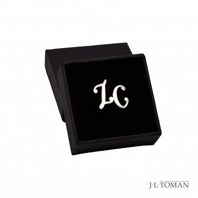 Stříbrná ozdoba do klopy s monogramem ZC