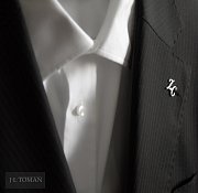 Stříbrná ozdoba do klopy s monogramem ZC