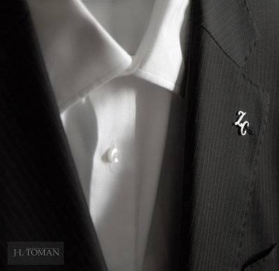 Stříbrná ozdoba do klopy s monogramem ZC