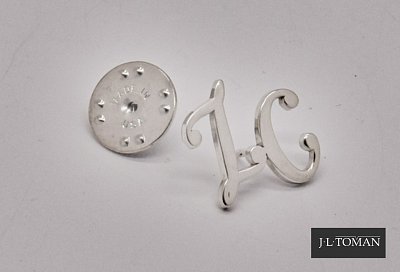 Stříbrná ozdoba do klopy s monogramem ZC