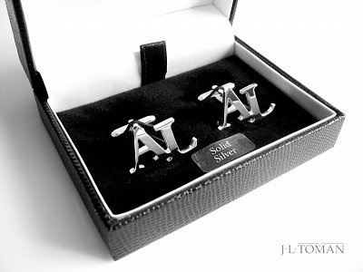 Stříbrné manžetové knoflíčky s monogramem AL vyrobené na míru